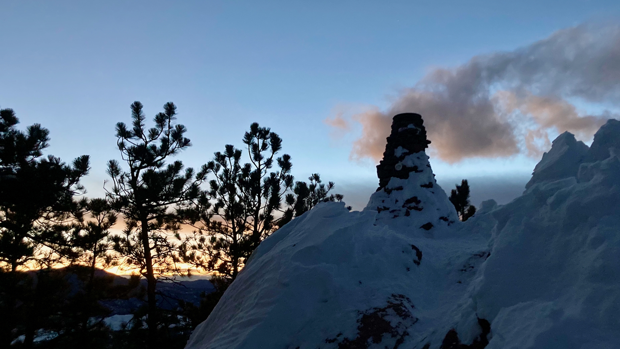 The Green Mountain Peak Finder under a failing light