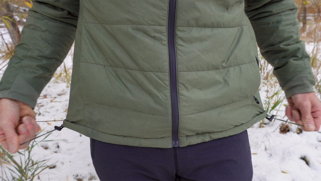 Dual bottom cinches at the bottom of the Solution help keep keep the jacket hugged to your waist. 